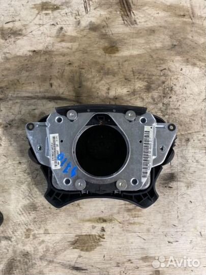 Подушка безопасности водителя Mercedes-Benz