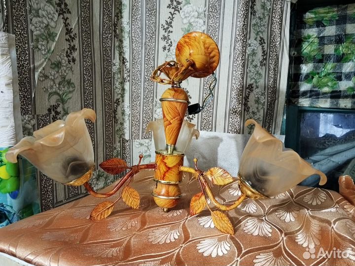 Люстра с плафонами