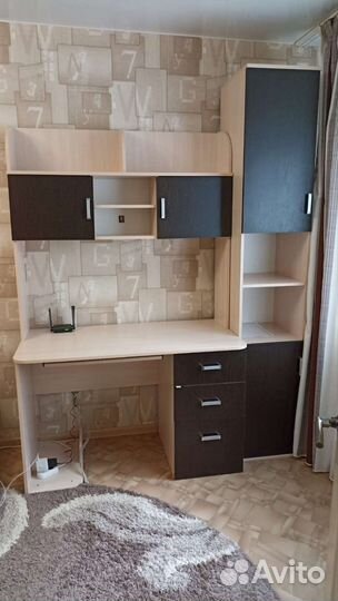 Письменный компьютерный стол