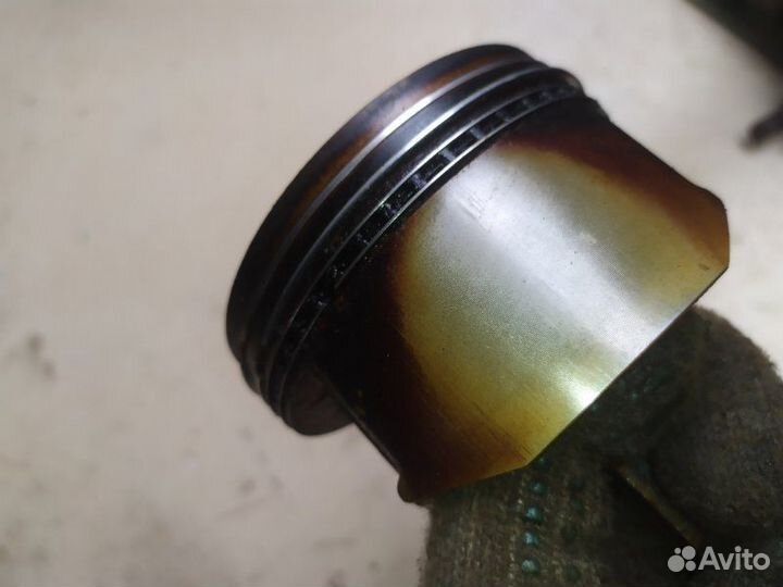 Поршень левый Toyota Land Cruiser 100 4.7