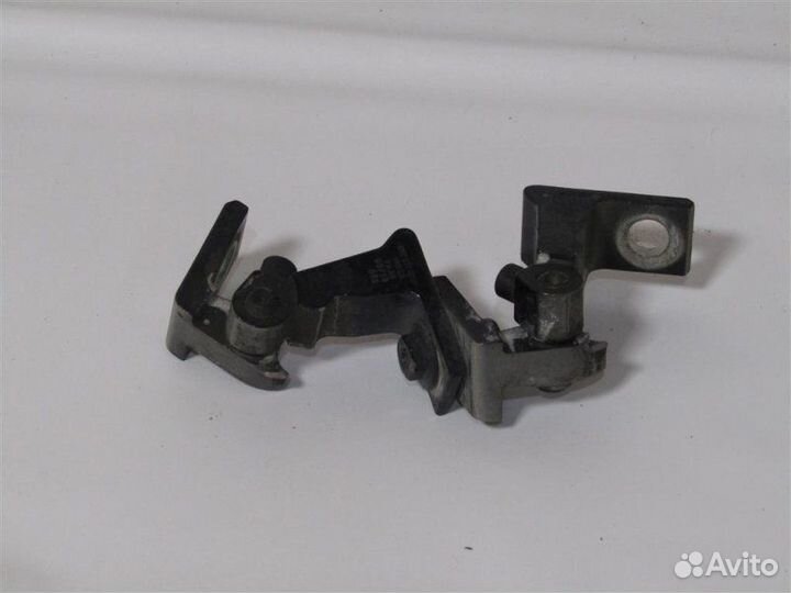 Петля двери передней левой Vw Jetta 1.6 CLR 2013