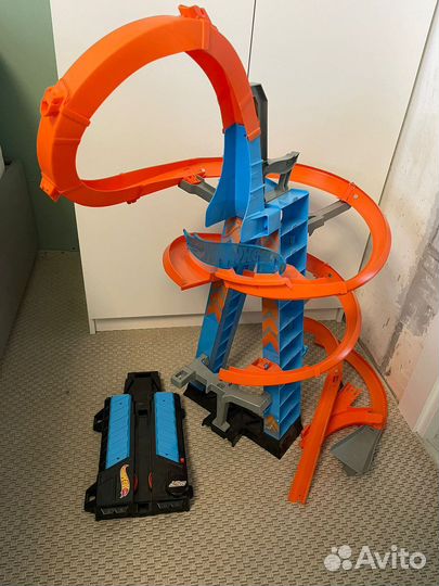 Набор Hot wheels Падение с башни GJM76