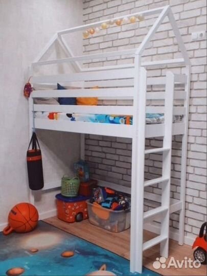 Кровать-домик с бортиками