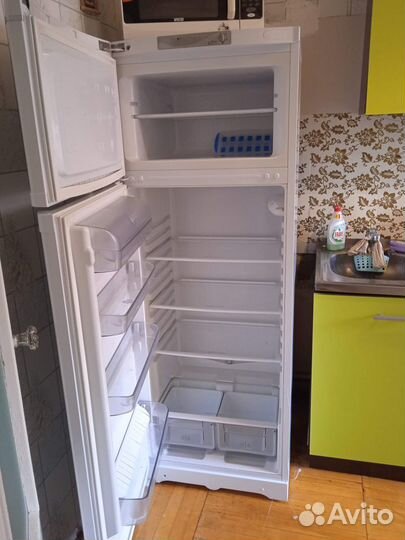 Холодильник Hotpoint Ariston