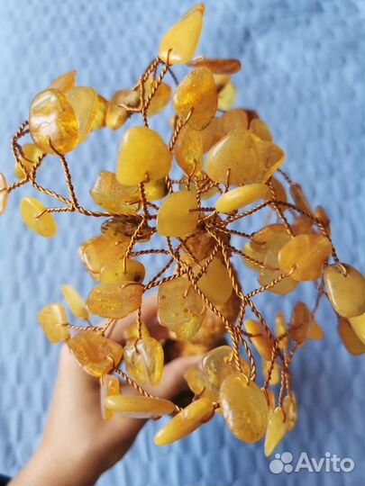 Статуэтки из янтаря