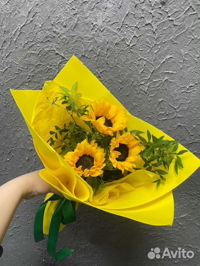 Букет с подсолнухами