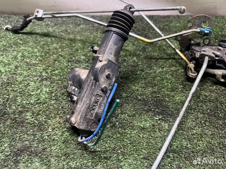 Замок боковой двери передний левый Chevrolet Aveo