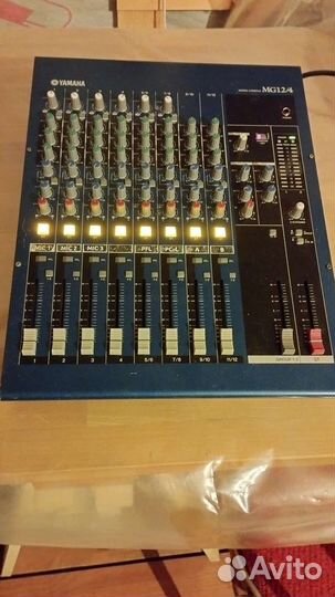 Микшерный пульт Yamaha MG 12/4
