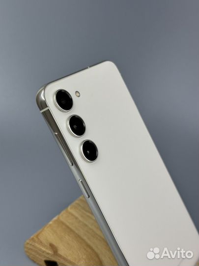 Samsung Galaxy S23, 8/256 ГБ