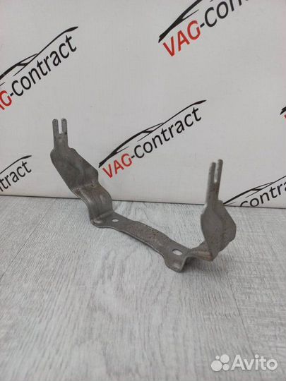 Кронштейн консоли Volkswagen Polo 1.6 2011