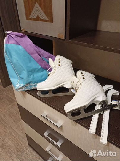 Женские фигурные коньки