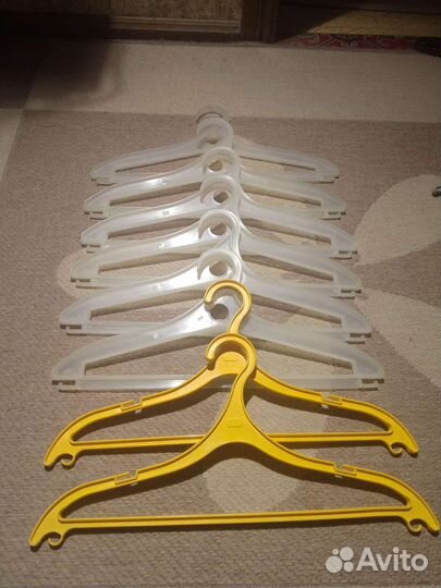 Вешалки-плечики дерев., пластм. и с прищепками