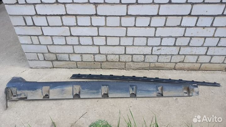 Штатный левый порог на Рено Дастер 1 поколения