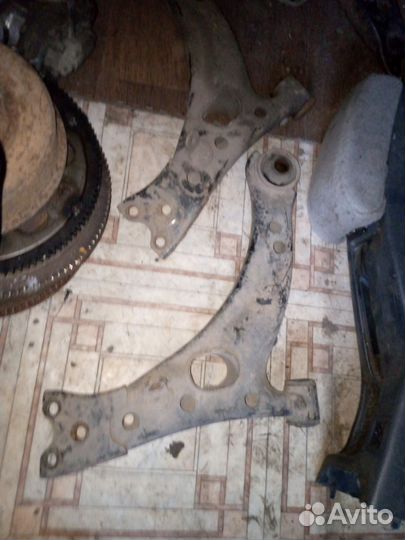 Рычаги передние Toyota Carina ST190