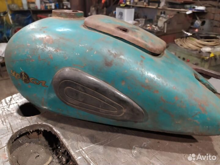 Бак от мотоцикла Урал с бардачком