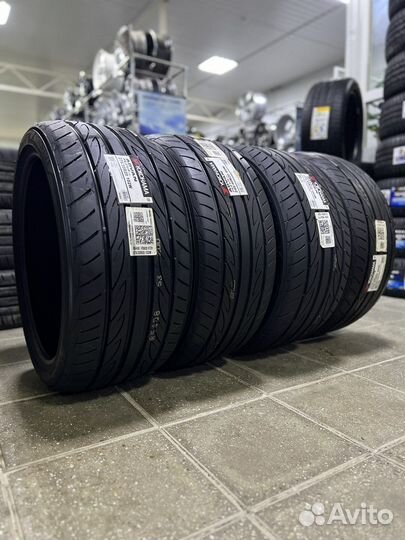Yokohama Advan Fleva V701 275/35 R19 и 245/40 R19 102W