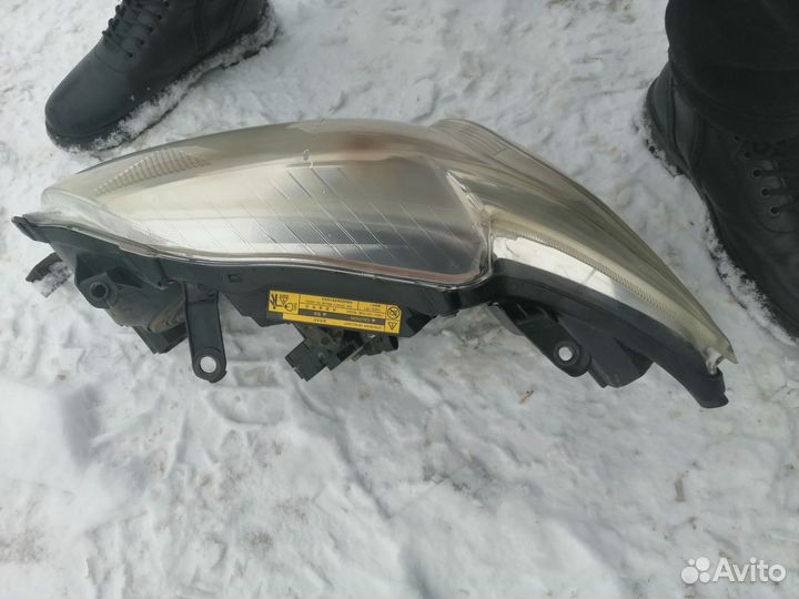 Фара на тойоту короллу е150 2008 правая ксенон