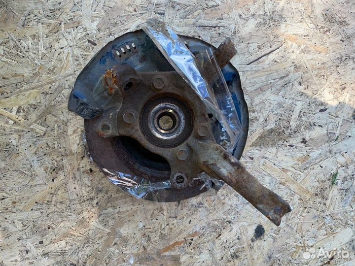 Кулак поворотный в сборе передний левый Toyota