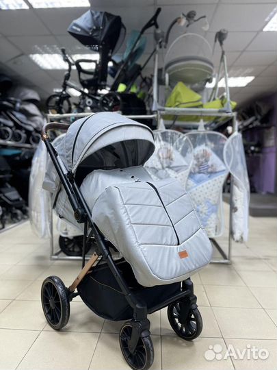 Прогулочная коляска с перекидной ручкой