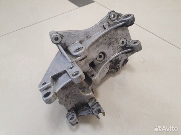 Кронштейн генератора Peugeot 607 2001