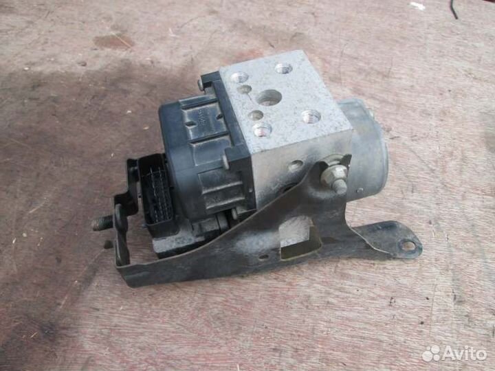 Блок abs Subaru Forester SG5 EJ202 2003/10