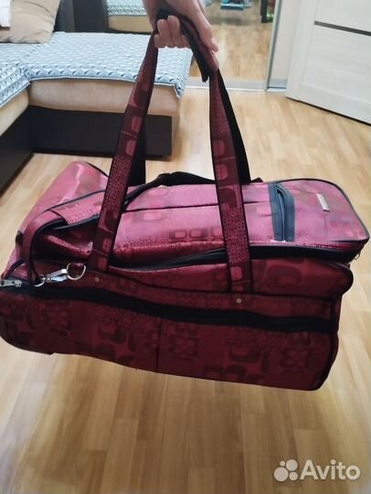 Сумка чемодан на колесах с выдвижной ручкой