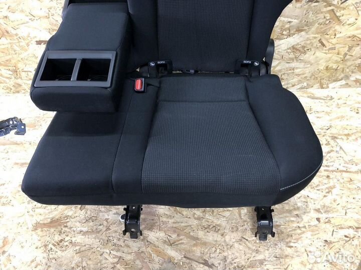 Заднее сиденье левое Toyota RAV 4 44