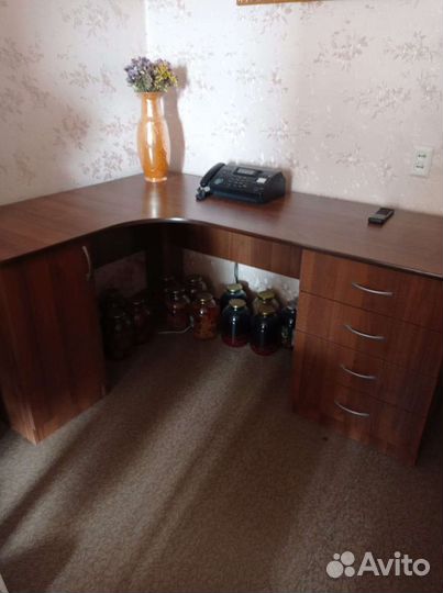 Угловой письменный стол