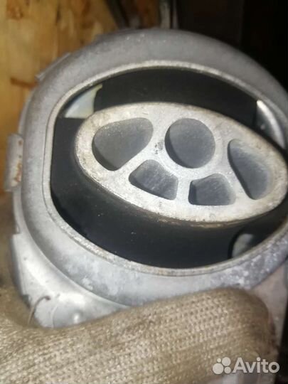 Подушка кпп Renault megane 3 Fluence scenic 3