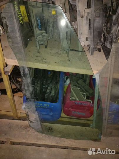 Переднее левое стекло Ford Focus 2