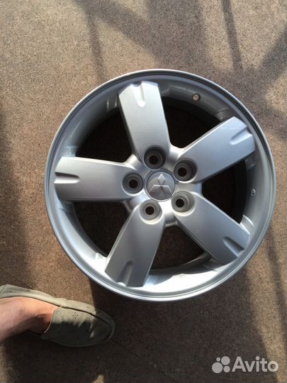 Продам диск литой R17