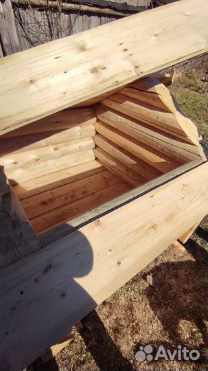 Будка, конура из бревна