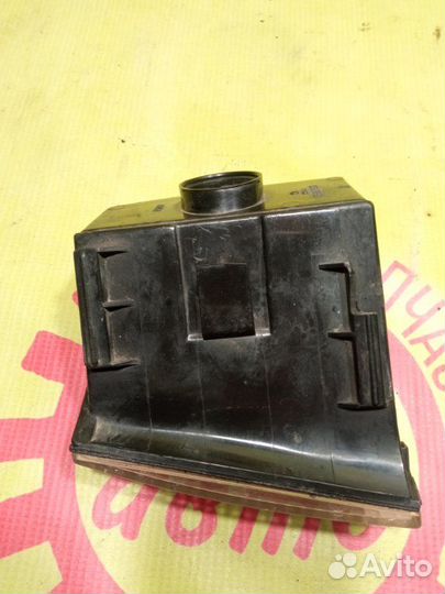 Поворотник передний правый Volkswagen Passat B3