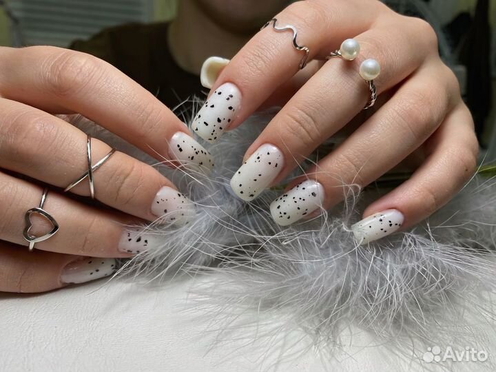 Модель на ногти