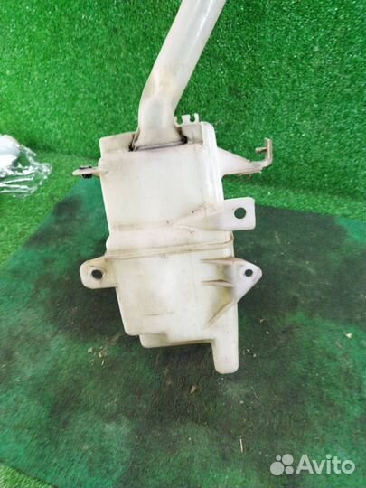 Бачок омывателя Mitsubishi Outlander 1