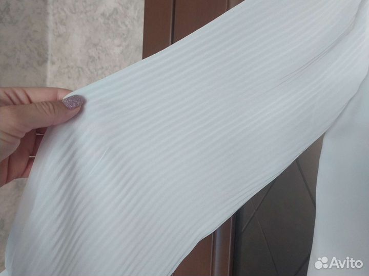 Блузка с прозрачными рукавами