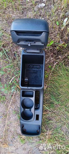 Подлокотник Pontiac vibe