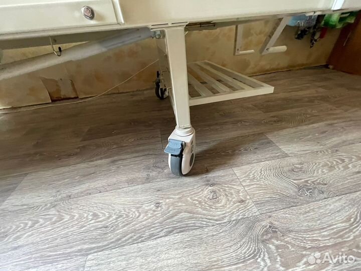 Медицинская кровать