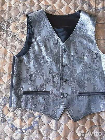 Жилетка шелковая для мальчика 6- 8 лет