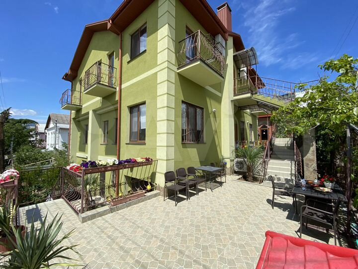 Дом 298 м² на участке 5 сот.