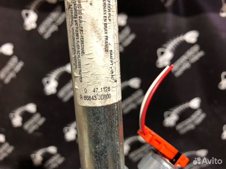 Ответная часть ремня безопасности правая Nissan