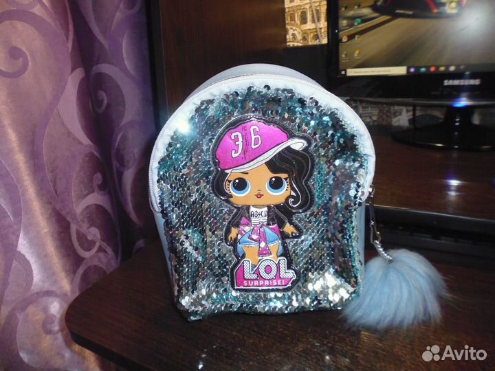 Красивый и блестящий портфельчик