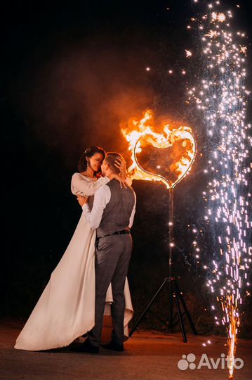 Холодные фонтаны, пиротехническая инсталляция