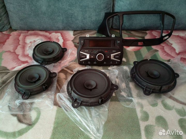 Штатное автомагнитола на LADA Веста