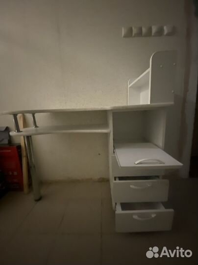 Маникюрный стол бу