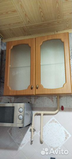 Навесной кухонный шкаф