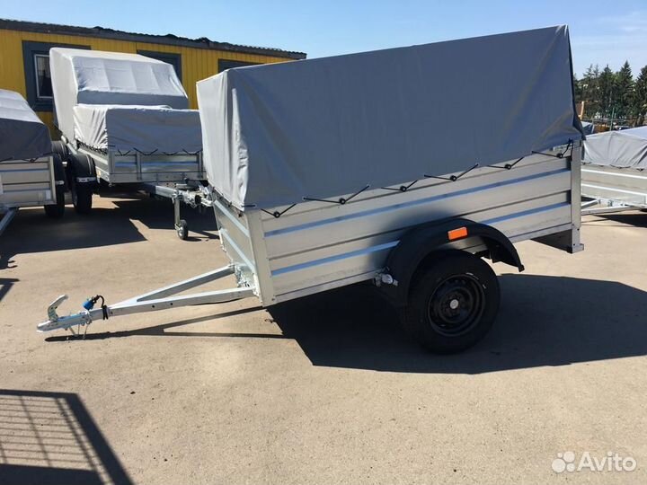 Двухметровый легковой прицеп с высоким тентом