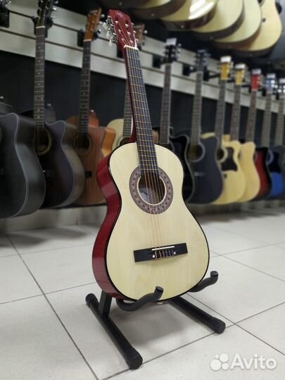 Классическая гитара 1/2 Новая Натуральная