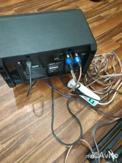 Микшер-пульт Yamaha EMX212S с проводами д/сцены