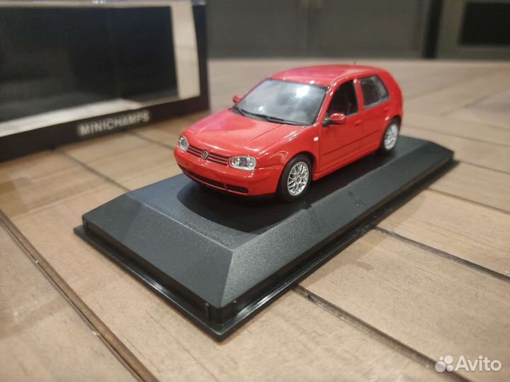 Volkswagen golf 4 1/43 minichamps